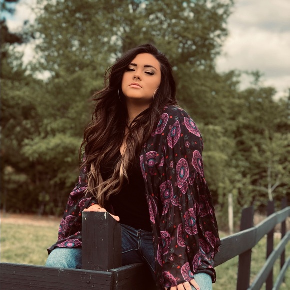 Meet your Posher, Mckenzie - Picture 1 of 1